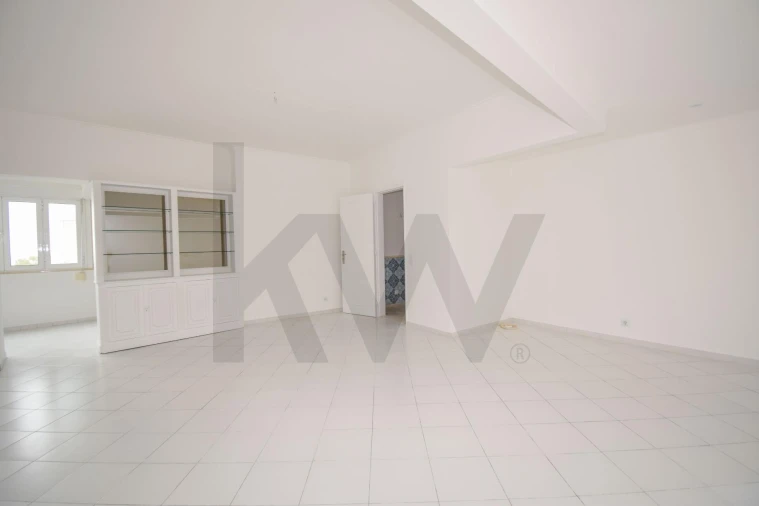 Apartamento T2 para Arrendamento em Algés, Linda-A-Velha e Cruz Quebrada-Dafundo Foto 4