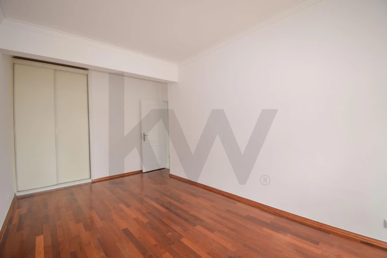 Apartamento T2 para Arrendamento em Algés, Linda-A-Velha e Cruz Quebrada-Dafundo Foto 17