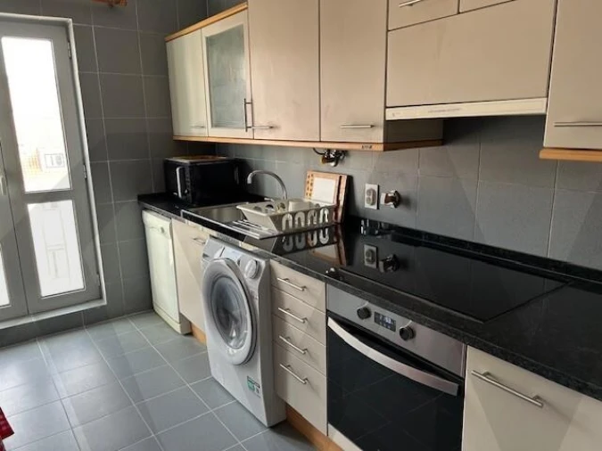 Apartamento T2 para Arrendamento em Misericórdia Foto 14