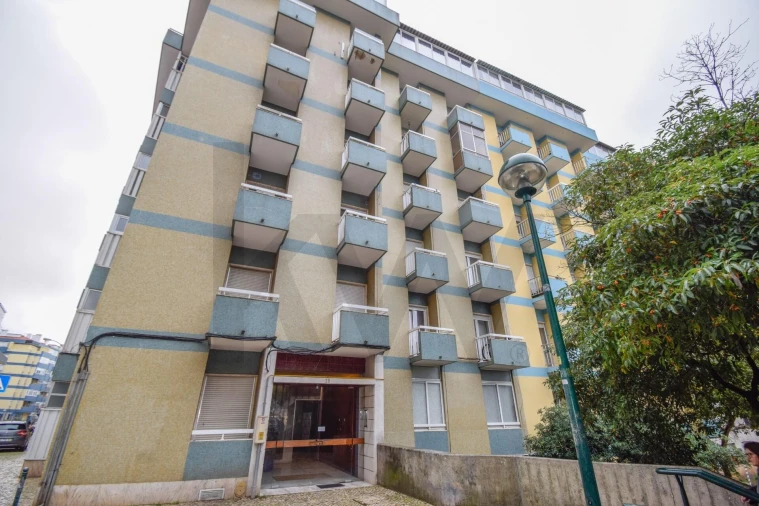 Apartamento T3 para Arrendamento em Algés, Linda-A-Velha e Cruz Quebrada-Dafundo Foto 23