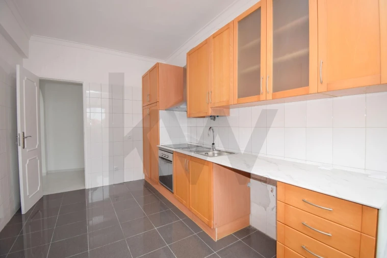 Apartamento T3 para Arrendamento em Algés, Linda-A-Velha e Cruz Quebrada-Dafundo Foto 19