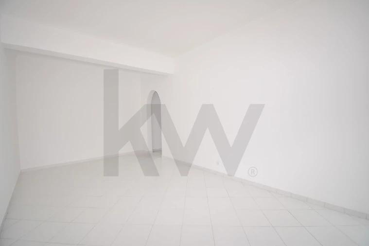 Apartamento T3 para Arrendamento em Algés, Linda-A-Velha e Cruz Quebrada-Dafundo Foto 5