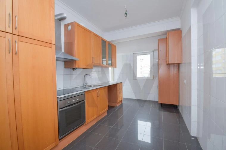 Apartamento T3 para Arrendamento em Algés, Linda-A-Velha e Cruz Quebrada-Dafundo Foto 17