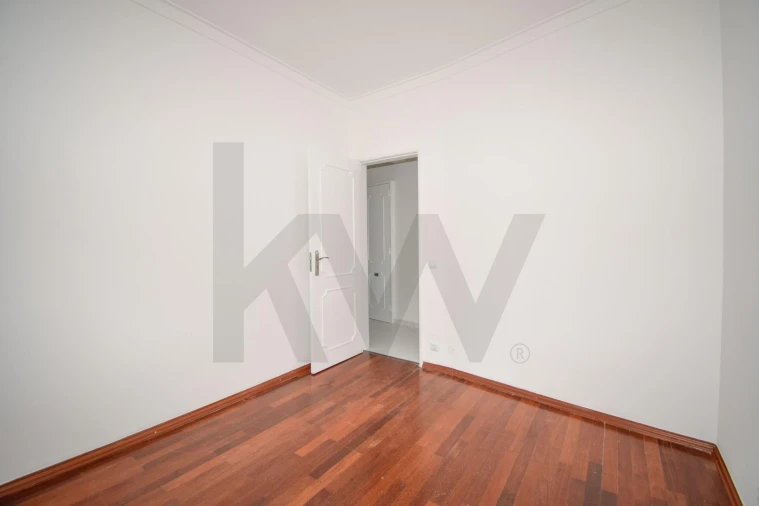 Apartamento T3 para Arrendamento em Algés, Linda-A-Velha e Cruz Quebrada-Dafundo Foto 8