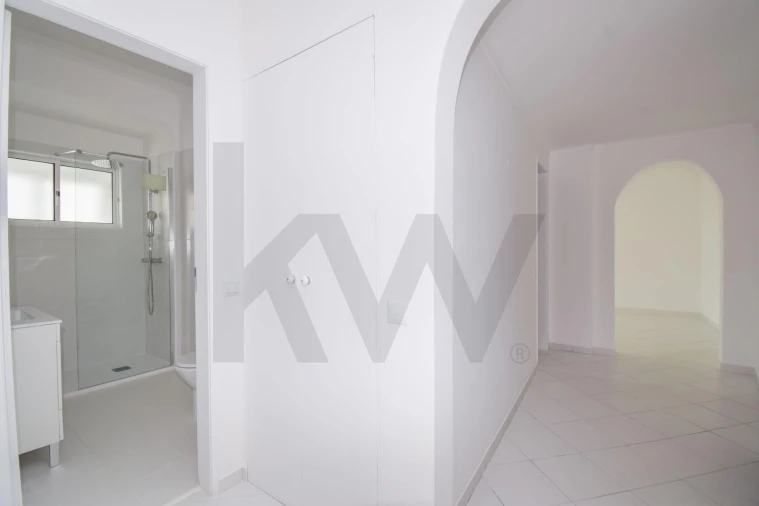 Apartamento T3 para Arrendamento em Algés, Linda-A-Velha e Cruz Quebrada-Dafundo Foto 14