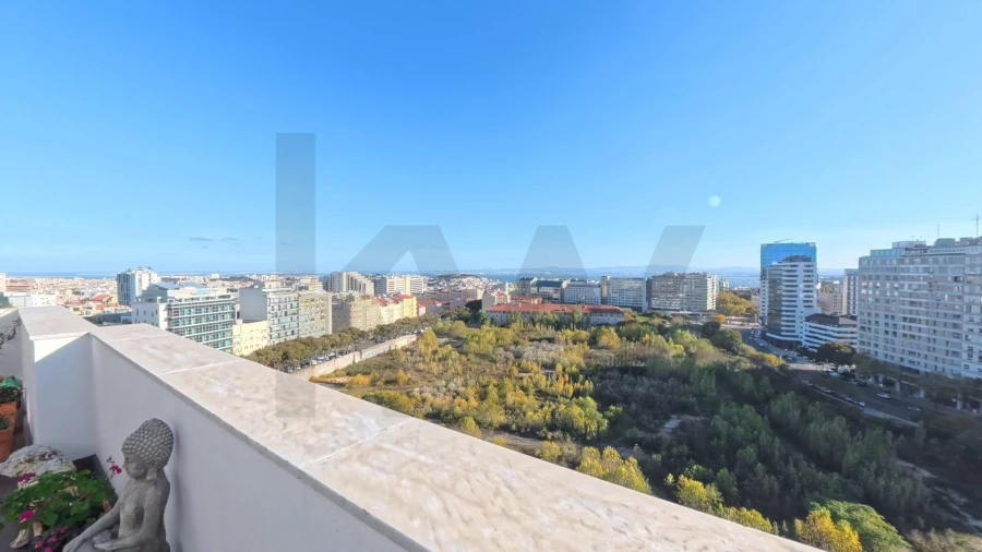 Apartamento T2 para Arrendamento em Campolide Foto 17