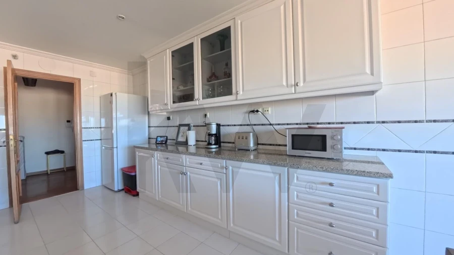 Apartamento T2 para Arrendamento em Campolide Foto 28