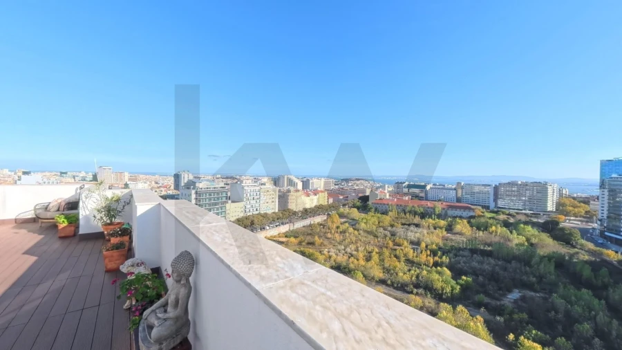 Apartamento T2 para Arrendamento em Campolide Foto 18