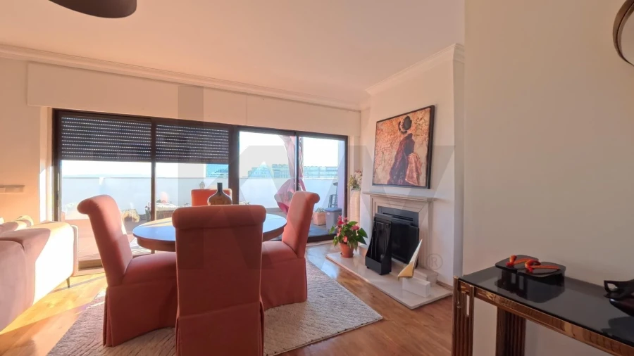 Apartamento T2 para Arrendamento em Campolide Foto 10