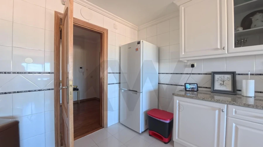 Apartamento T2 para Arrendamento em Campolide Foto 27