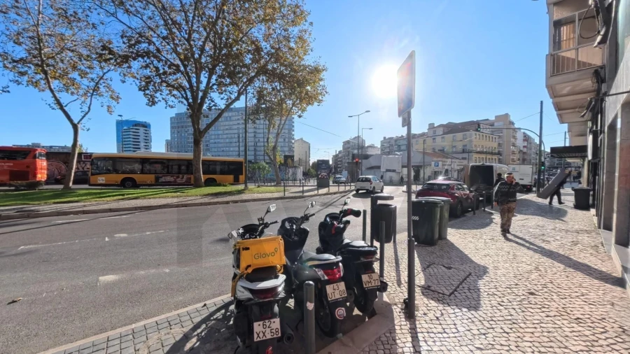 Apartamento T2 para Arrendamento em Campolide Foto 51