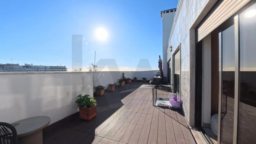 Apartamento T2 para Arrendamento em Campolide Foto 15