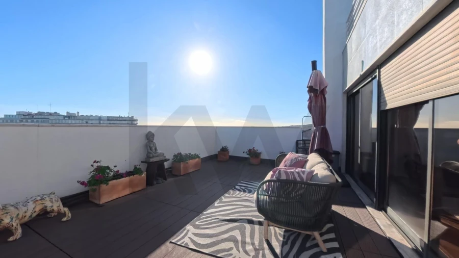 Apartamento T2 para Arrendamento em Campolide Foto 24