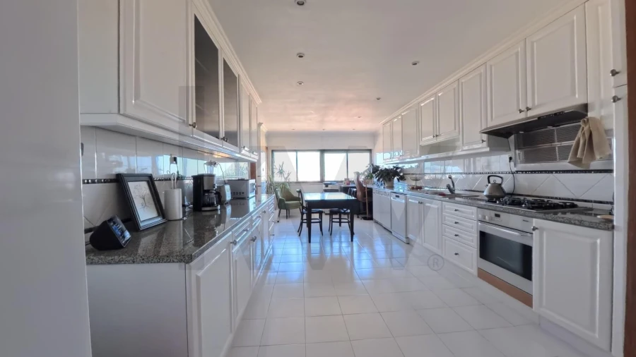 Apartamento T2 para Arrendamento em Campolide Foto 25