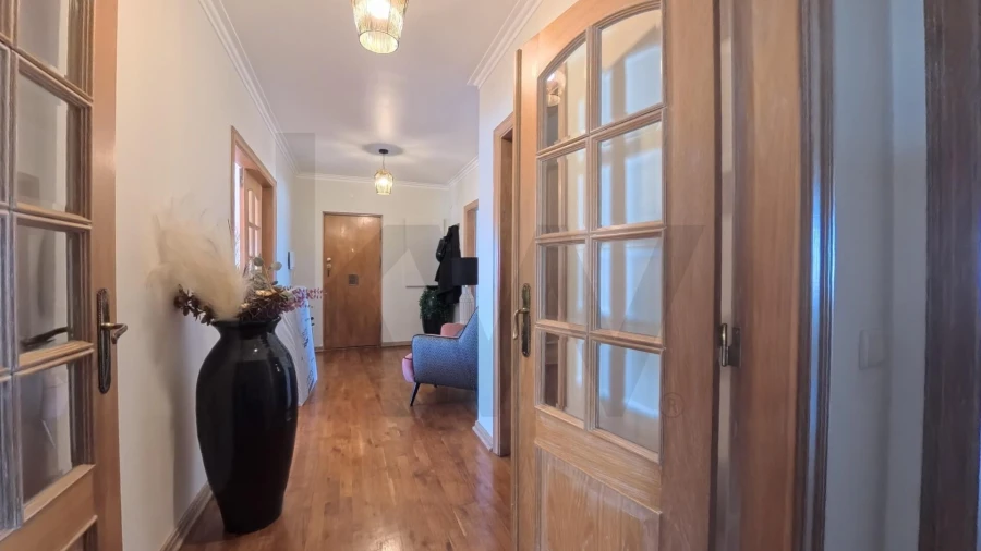 Apartamento T2 para Arrendamento em Campolide Foto 35