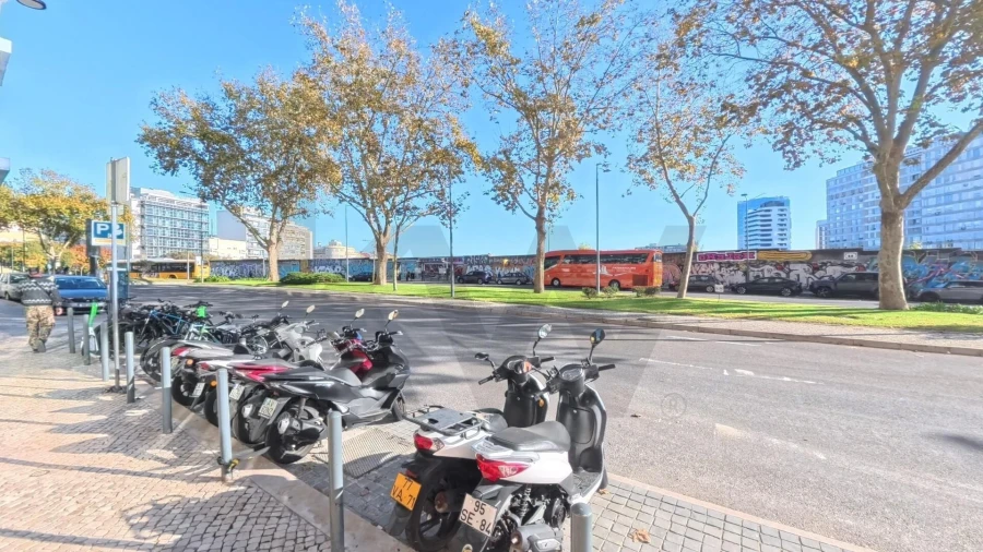 Apartamento T2 para Arrendamento em Campolide Foto 52