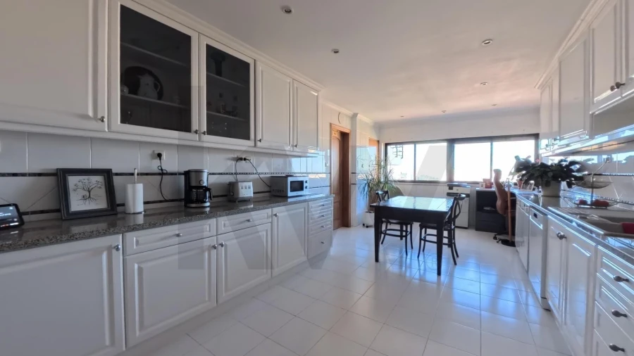 Apartamento T2 para Arrendamento em Campolide Foto 26