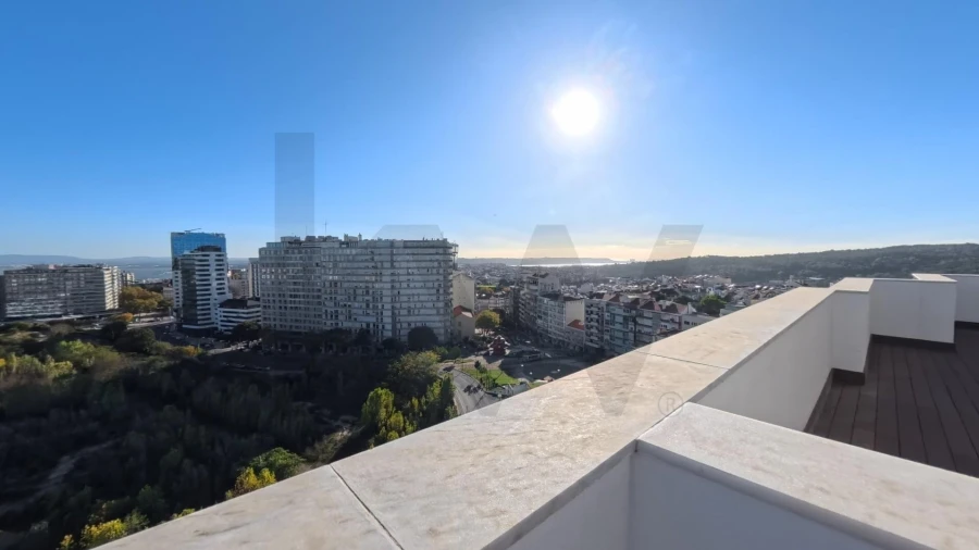 Apartamento T2 para Arrendamento em Campolide Foto 16