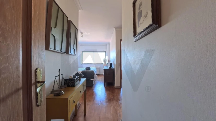 Apartamento T2 para Arrendamento em Campolide Foto 37