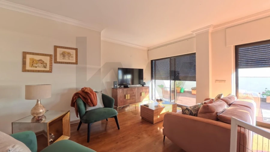 Apartamento T2 para Arrendamento em Campolide Foto 9