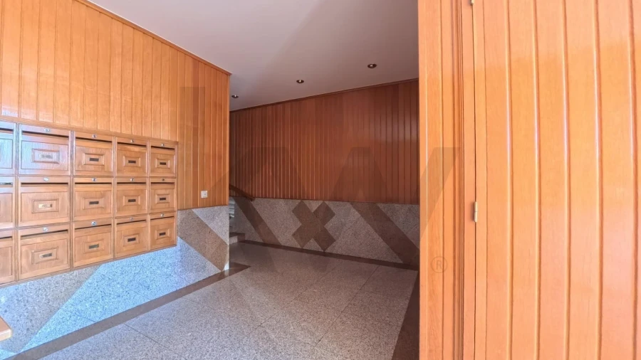 Apartamento T2 para Arrendamento em Campolide Foto 2