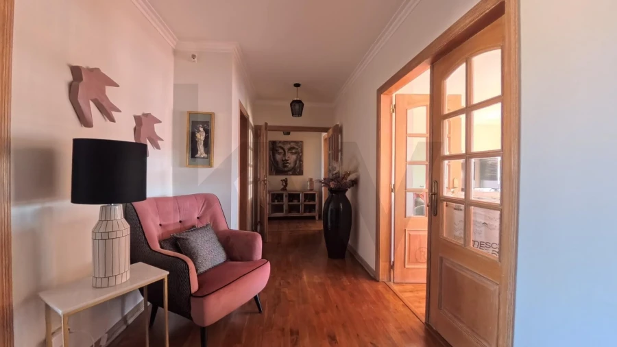 Apartamento T2 para Arrendamento em Campolide Foto 8