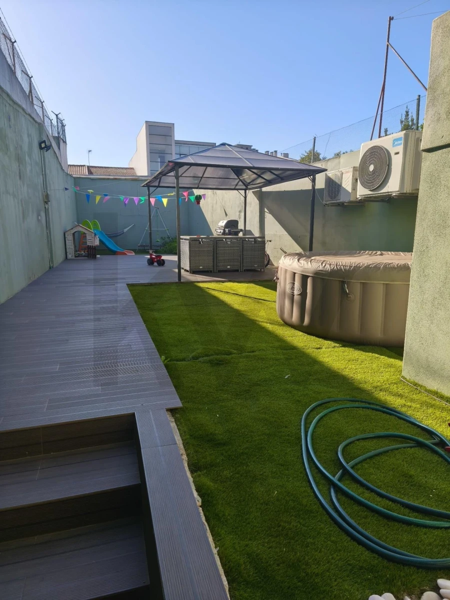 Moradia T4 para Venda em Rio Tinto Foto 2