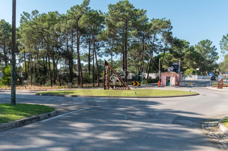 Apartamento T2 para Venda em Charneca de Caparica e Sobreda Foto 28