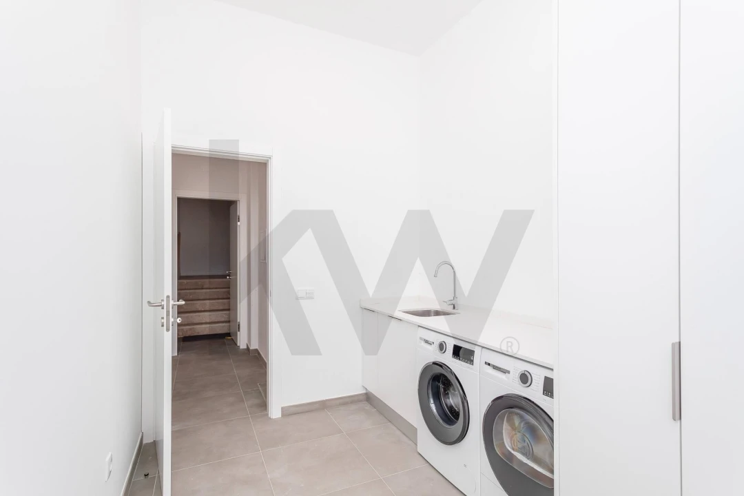 Moradia T3 para Venda em Loures Foto 56