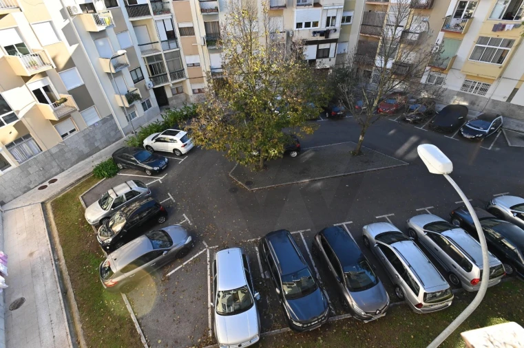 Apartamento T3 para Venda em Carnaxide e Queijas Foto 16