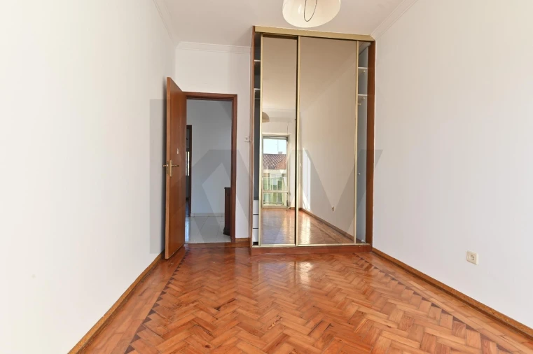 Apartamento T3 para Venda em Carnaxide e Queijas Foto 12