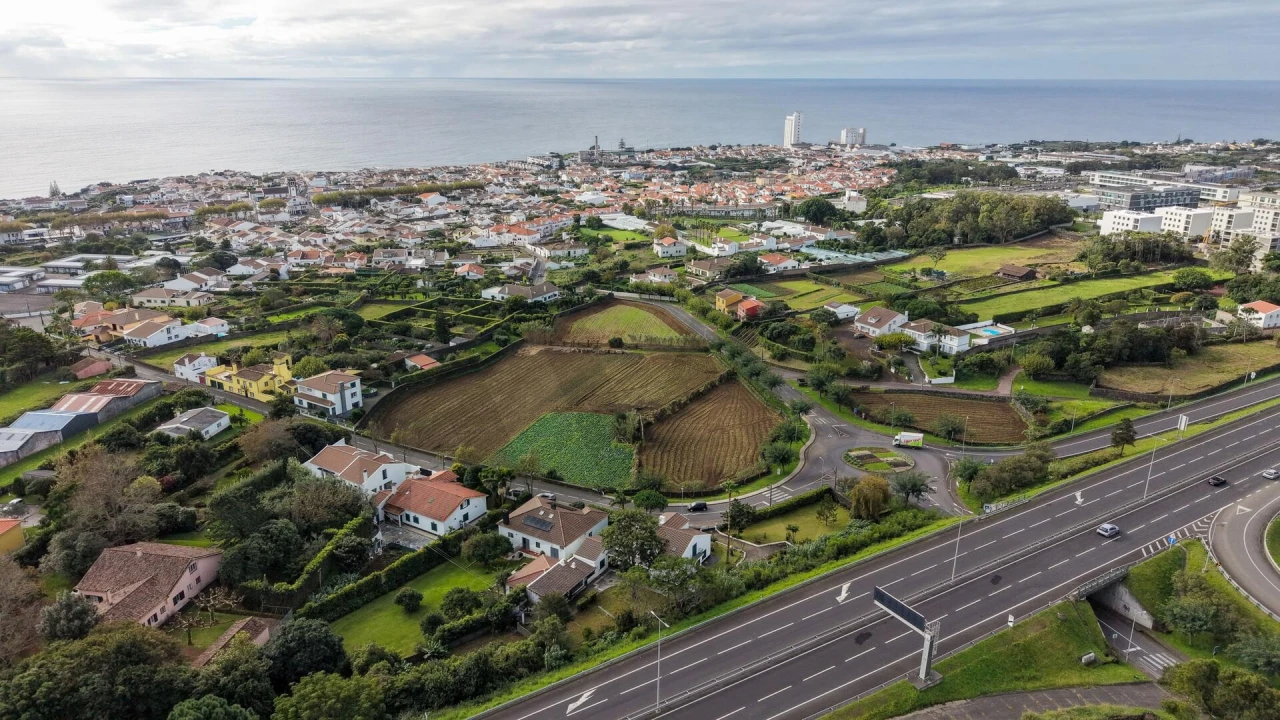 Moradia T7 para Arrendamento em Lagoa (Nossa Senhora do Rosario) Foto 27