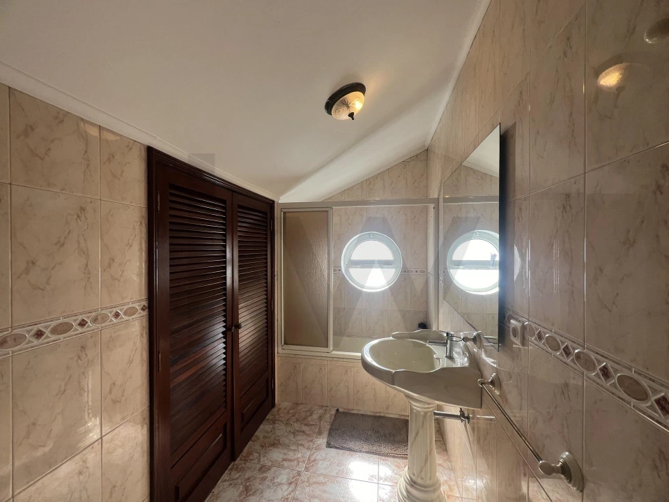 Moradia T7 para Arrendamento em Lagoa (Nossa Senhora do Rosario) Foto 18