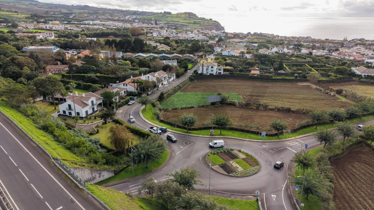 Moradia T7 para Arrendamento em Lagoa (Nossa Senhora do Rosario) Foto 24