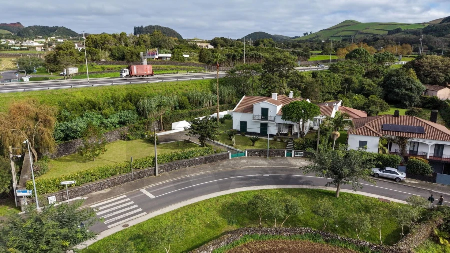 Moradia T7 para Arrendamento em Lagoa (Nossa Senhora do Rosario) Foto 3