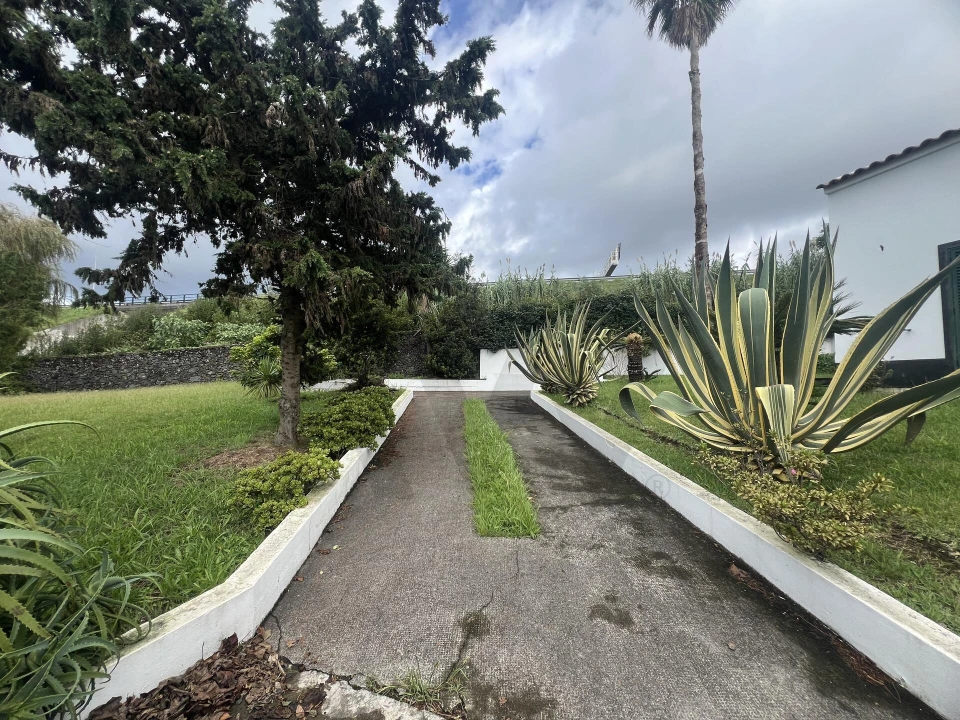 Moradia T7 para Arrendamento em Lagoa (Nossa Senhora do Rosario) Foto 4