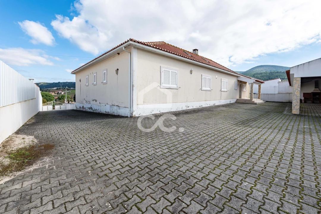 Moradia T4 para Venda em Vilarinho dos Galegos e Ventozelo Foto 52