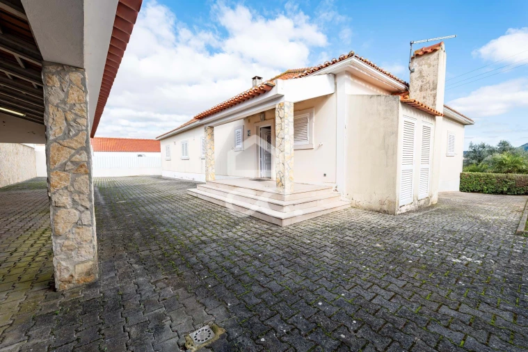 Moradia T4 para Venda em Vilarinho dos Galegos e Ventozelo Foto 53