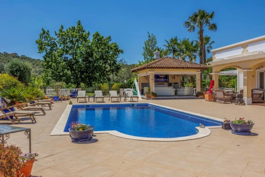 Moradia T4 para Venda em Santa Barbara de Nexe Foto 54