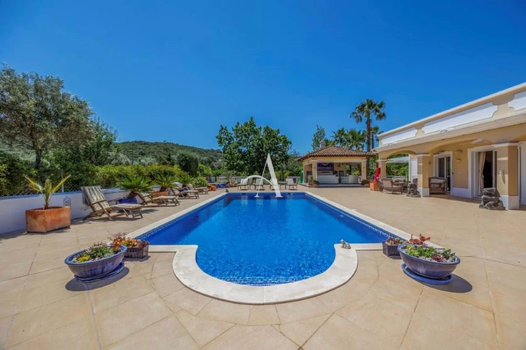 Moradia T4 para Venda em Santa Barbara de Nexe Foto 46