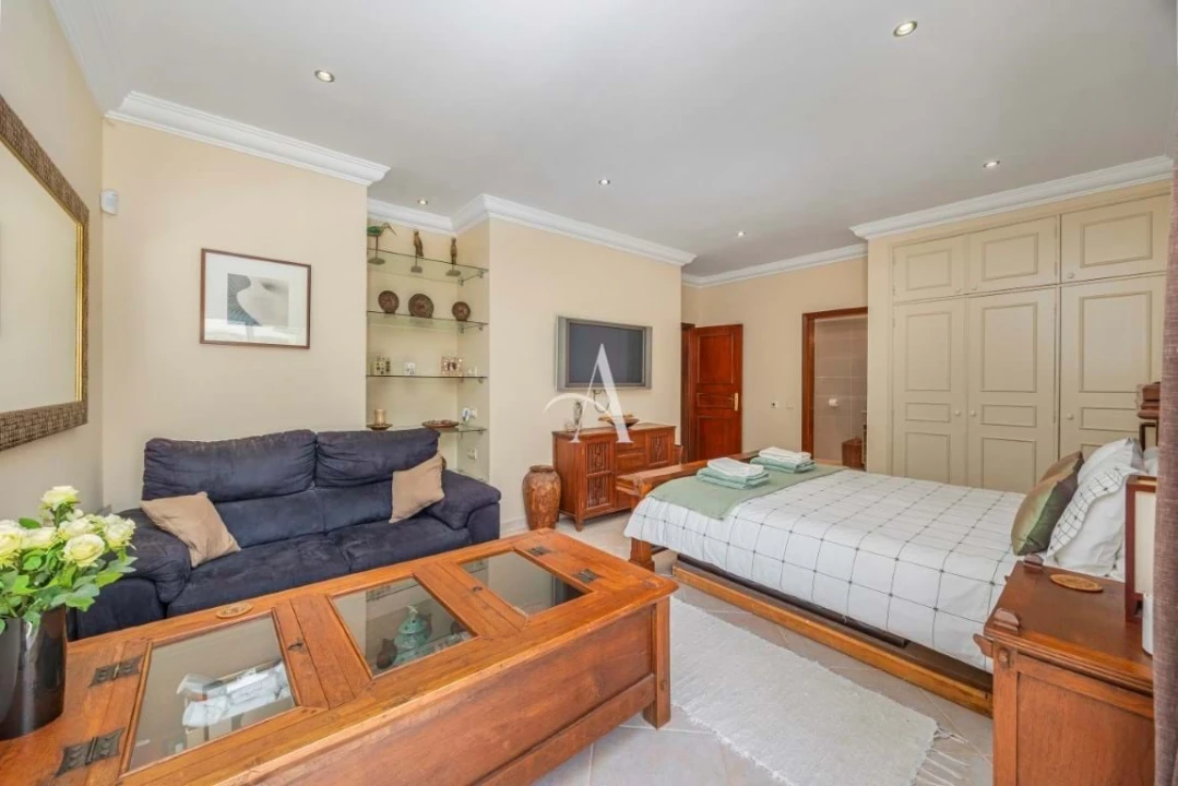 Moradia T4 para Venda em Santa Barbara de Nexe Foto 28