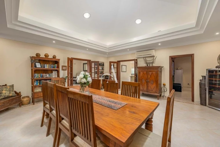 Moradia T4 para Venda em Santa Barbara de Nexe Foto 12