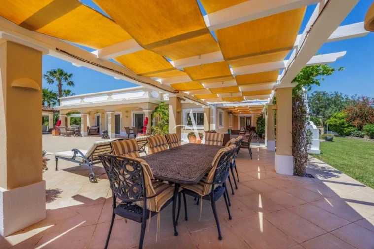 Moradia T4 para Venda em Santa Barbara de Nexe Foto 34