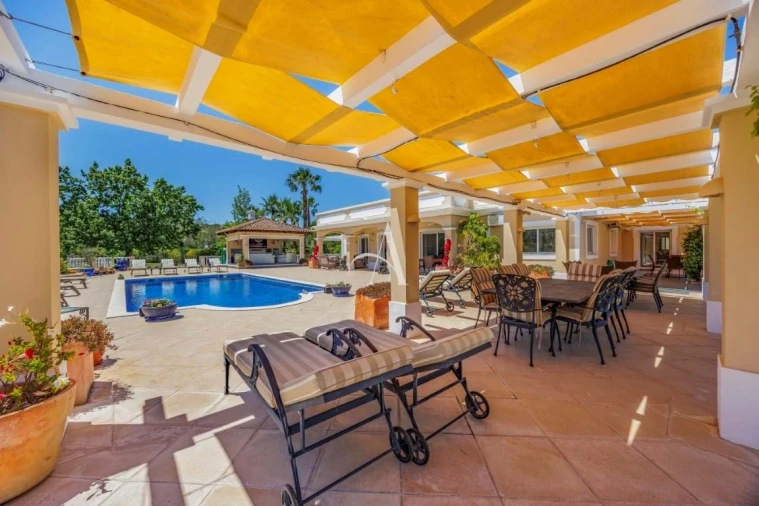 Moradia T4 para Venda em Santa Barbara de Nexe Foto 35