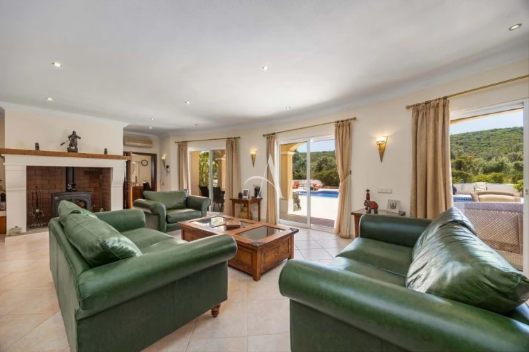 Moradia T4 para Venda em Santa Barbara de Nexe Foto 7