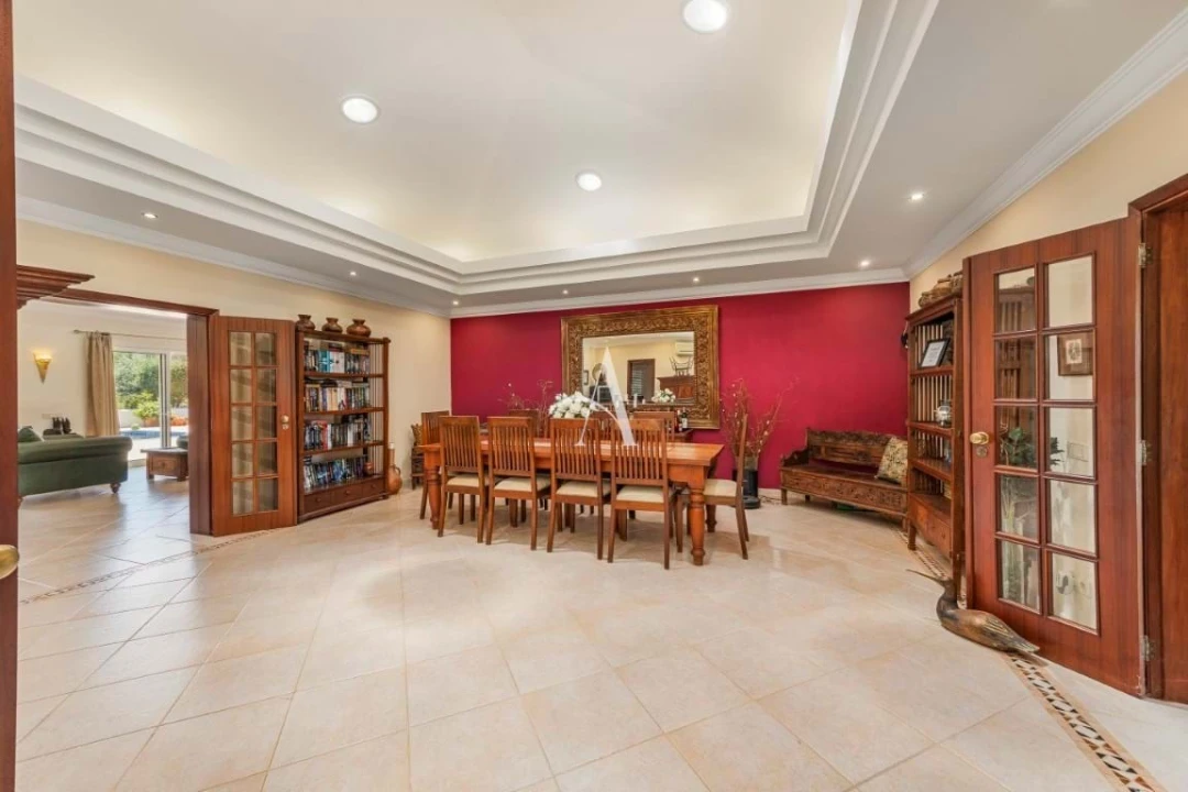 Moradia T4 para Venda em Santa Barbara de Nexe Foto 13