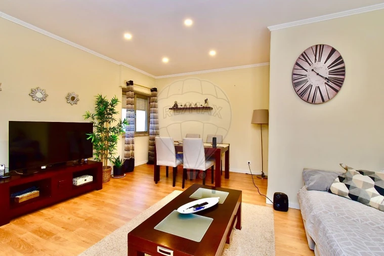 Apartamento T3 para Venda em Odivelas Foto 1