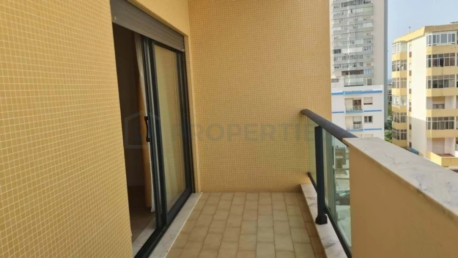 Apartamento T2 para Venda em Quarteira Foto 6