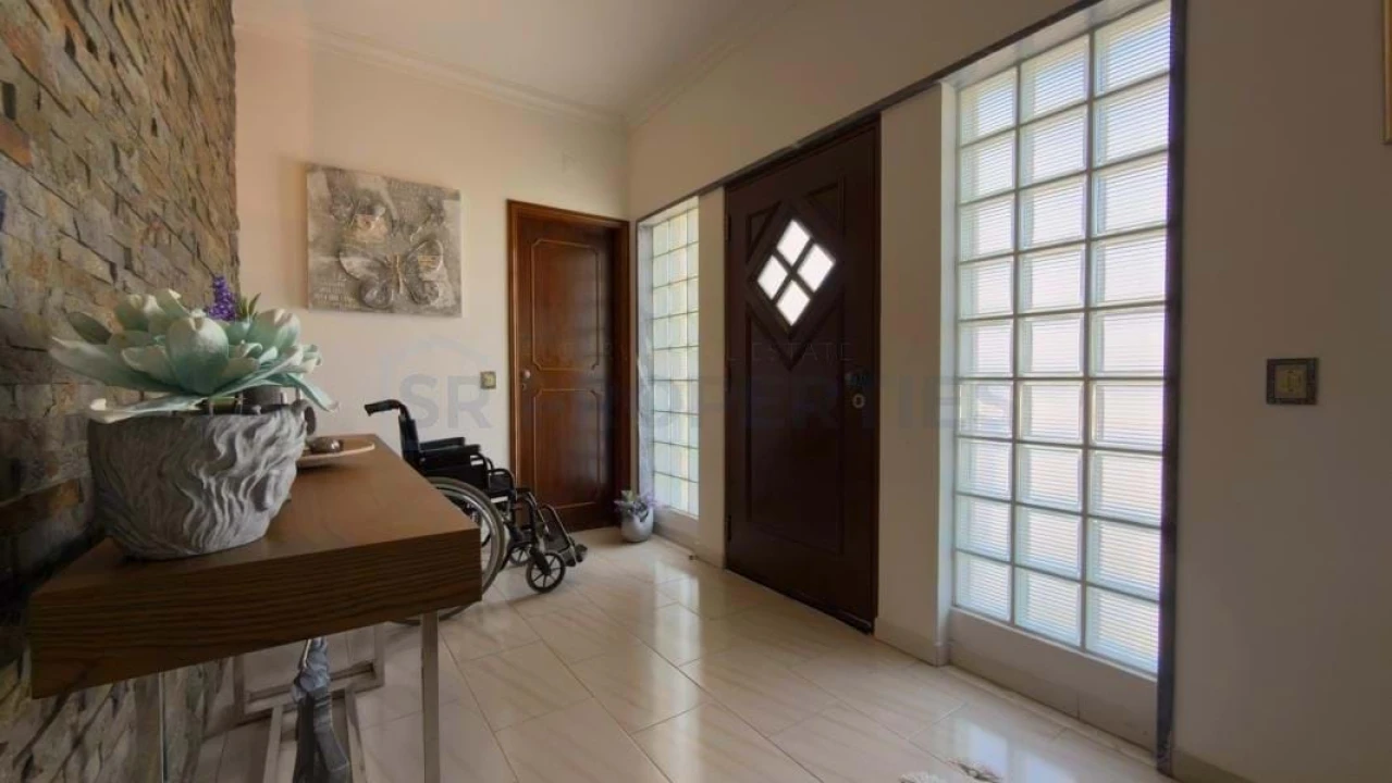 Moradia T5 para Venda em Quarteira Foto 23