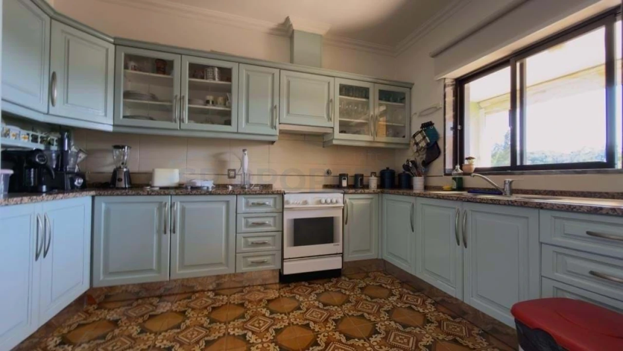 Moradia T5 para Venda em Quarteira Foto 4